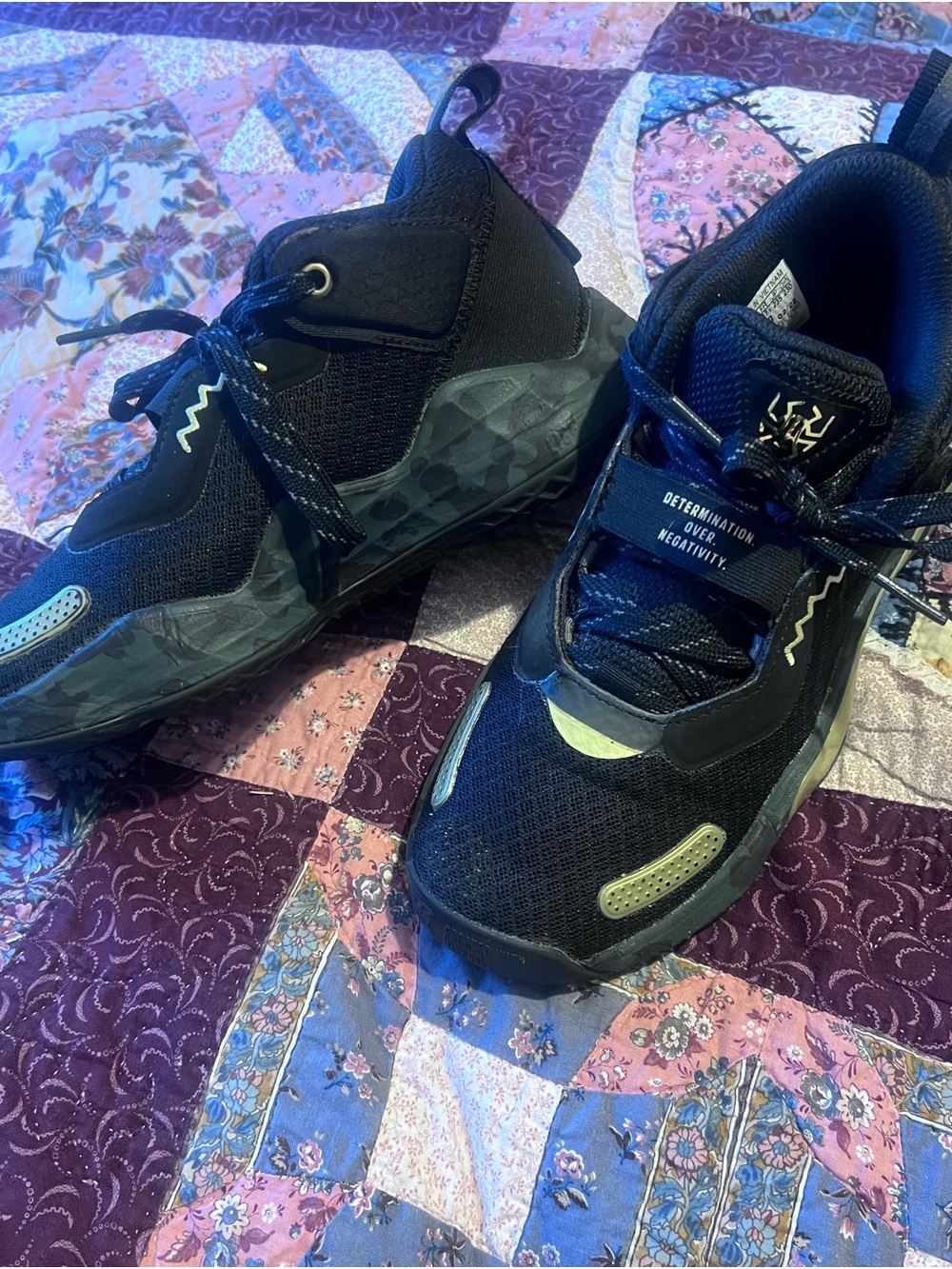 ADIDAS boys sz 5 Shoes